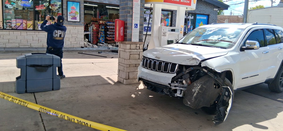Chicago police have plate readers and pod cameras all over City . there is a policy that prohibits stopping moving cars . this was a preventable crime . 35th and Damen smash and grab gas station approximately 9:30 a.m. 