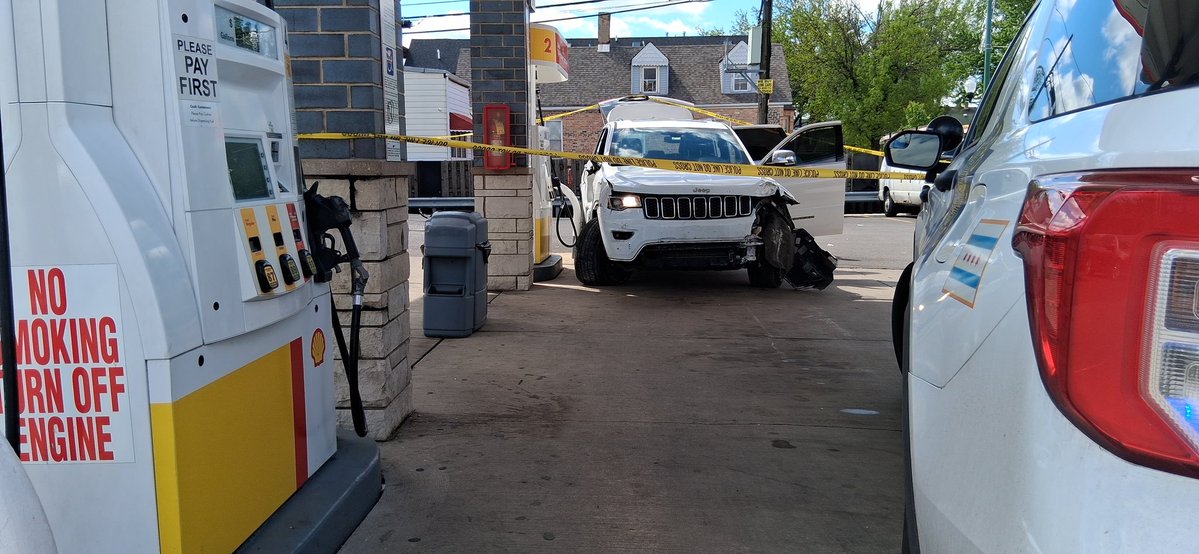 Chicago police have plate readers and pod cameras all over City . there is a policy that prohibits stopping moving cars . this was a preventable crime . 35th and Damen smash and grab gas station approximately 9:30 a.m. 