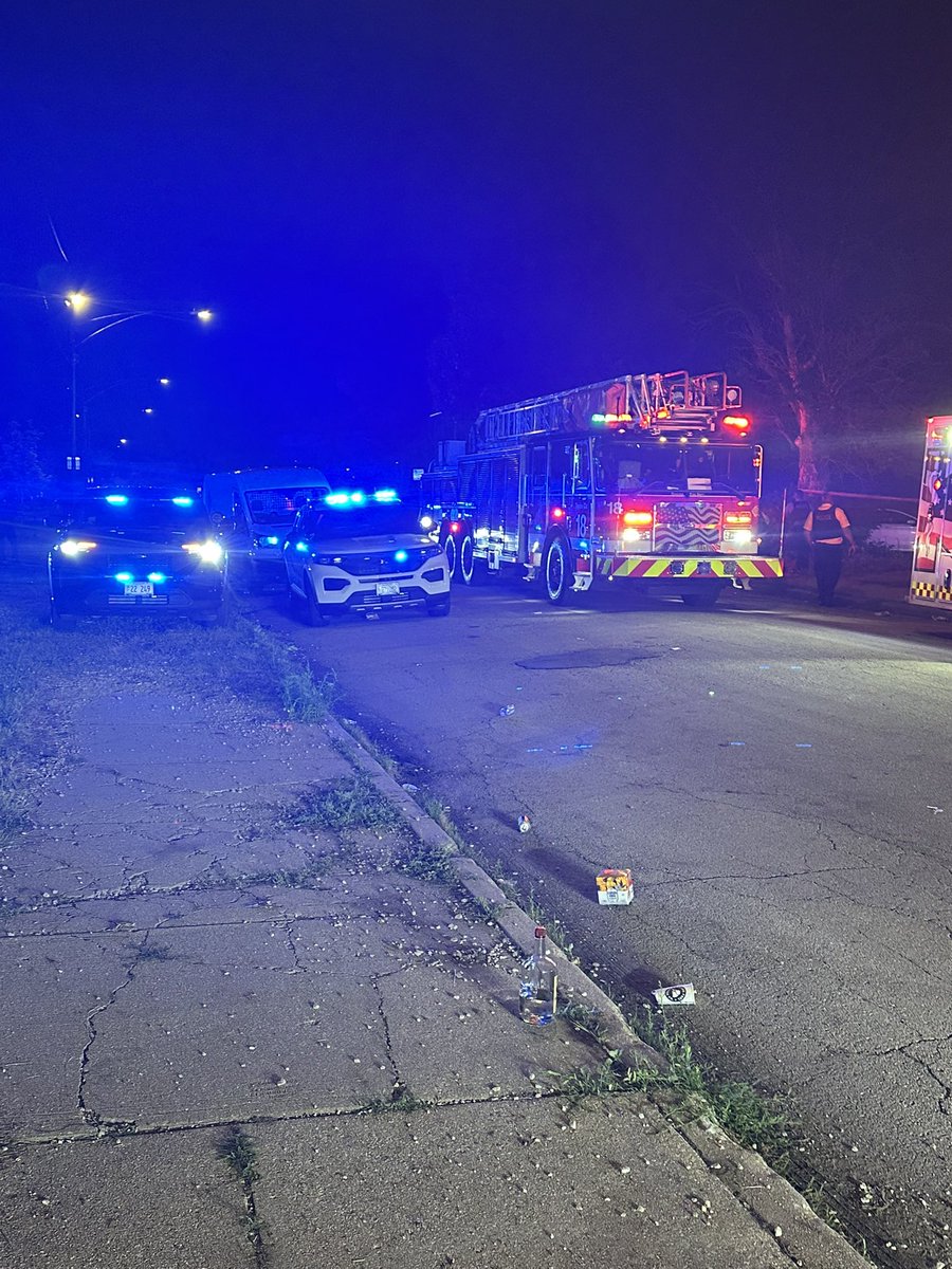 46th & Federal 3 TEENS SHOT... Chicago Police are investigating a shooting that left 3 ppl shot during a block party that occurred just under 2 hours before 4 teens were shot at a party just 4 blocks away