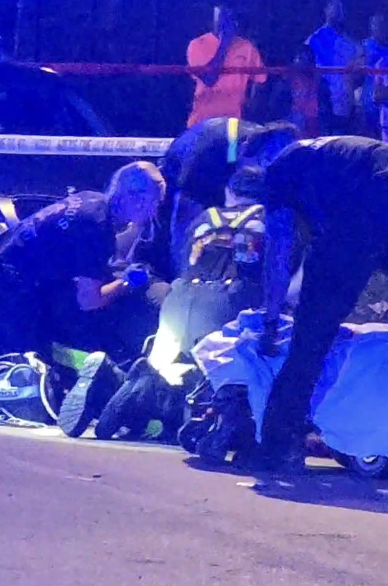 Monroe & Springfield 3 PPL SHOT, 1 KILLED.. Chicago Police are investigating a triple shooting that left a male dead in West Garfield Park late last night. The shooting occurred just after 11pm, officers responded to calls of a person shot