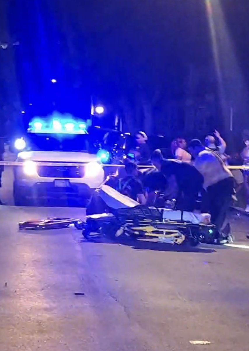 Monroe & Springfield 3 PPL SHOT, 1 KILLED.. Chicago Police are investigating a triple shooting that left a male dead in West Garfield Park late last night. The shooting occurred just after 11pm, officers responded to calls of a person shot