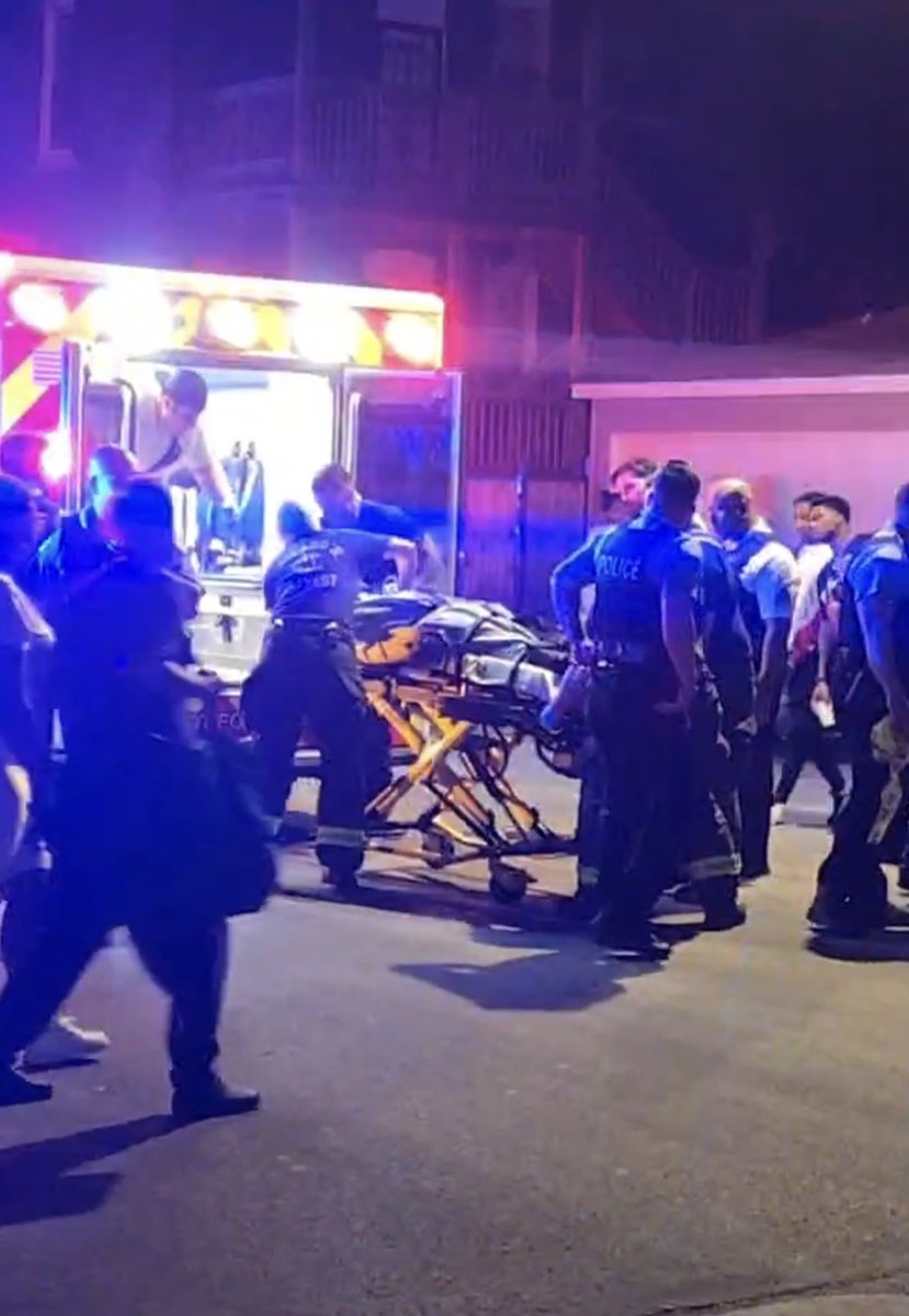 Monroe & Springfield 3 PPL SHOT, 1 KILLED.. Chicago Police are investigating a triple shooting that left a male dead in West Garfield Park late last night. The shooting occurred just after 11pm, officers responded to calls of a person shot