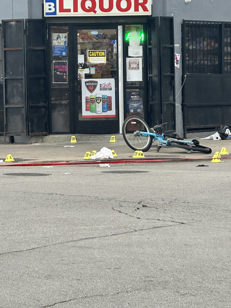 119th & Michigan 2 PPL SHOT, 1 KILLED Chicago Police are investigating a double shooting that left a male dead this this afternoon. The shooting occurred 5:14pm, Officers responded to calls of 2 ppl shot in front of the the liquor store.  