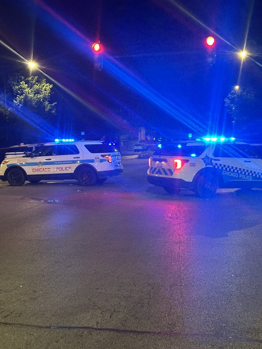 95th & Princeton MASS SHOOTING  12 PPL SHOT... Chicago Police are investigating a Mass Shooting that left 12 ppl wounded at a large gathering late last night. 