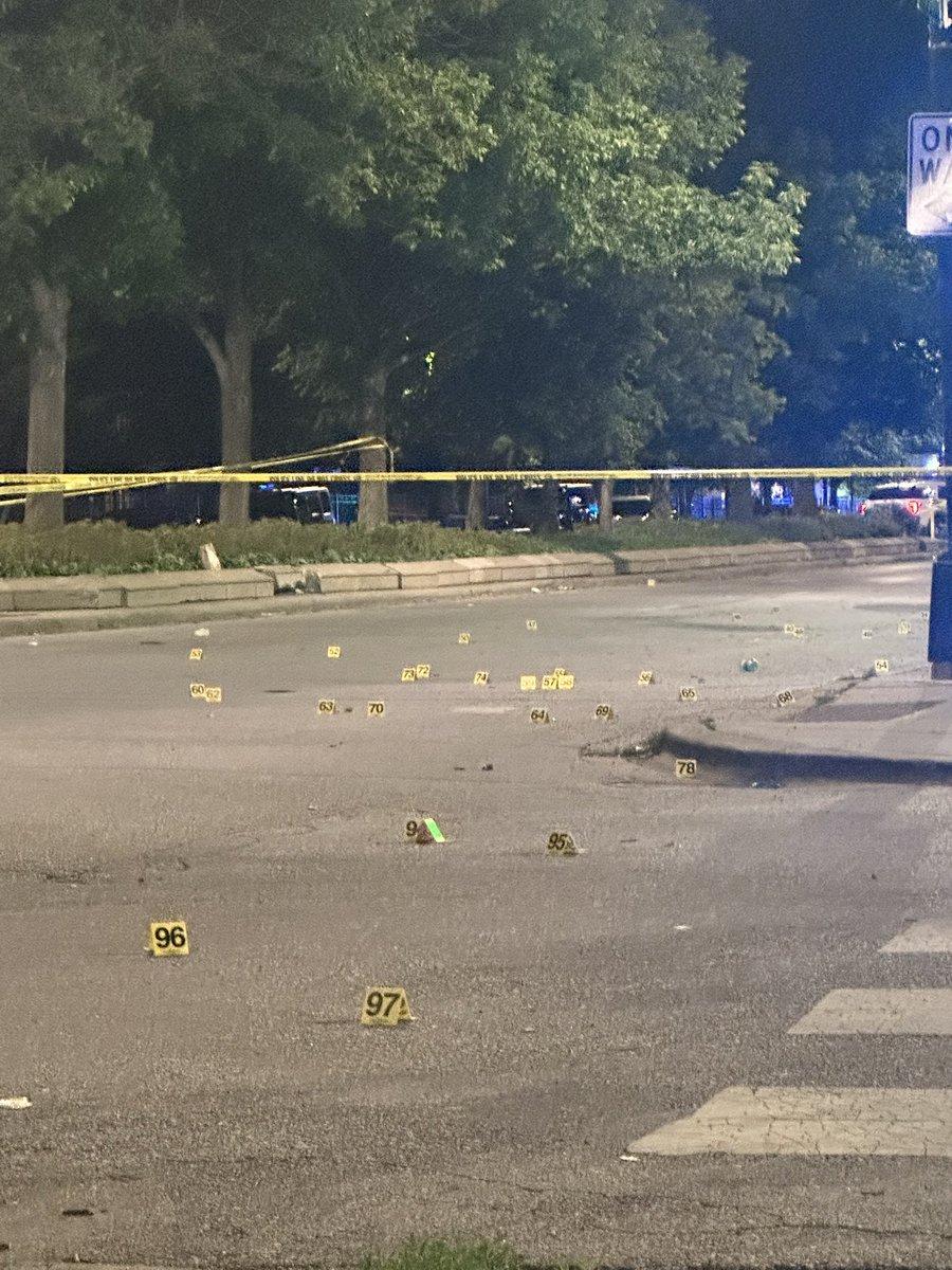 95th & Princeton MASS SHOOTING  12 PPL SHOT... Chicago Police are investigating a Mass Shooting that left 12 ppl wounded at a large gathering late last night. 