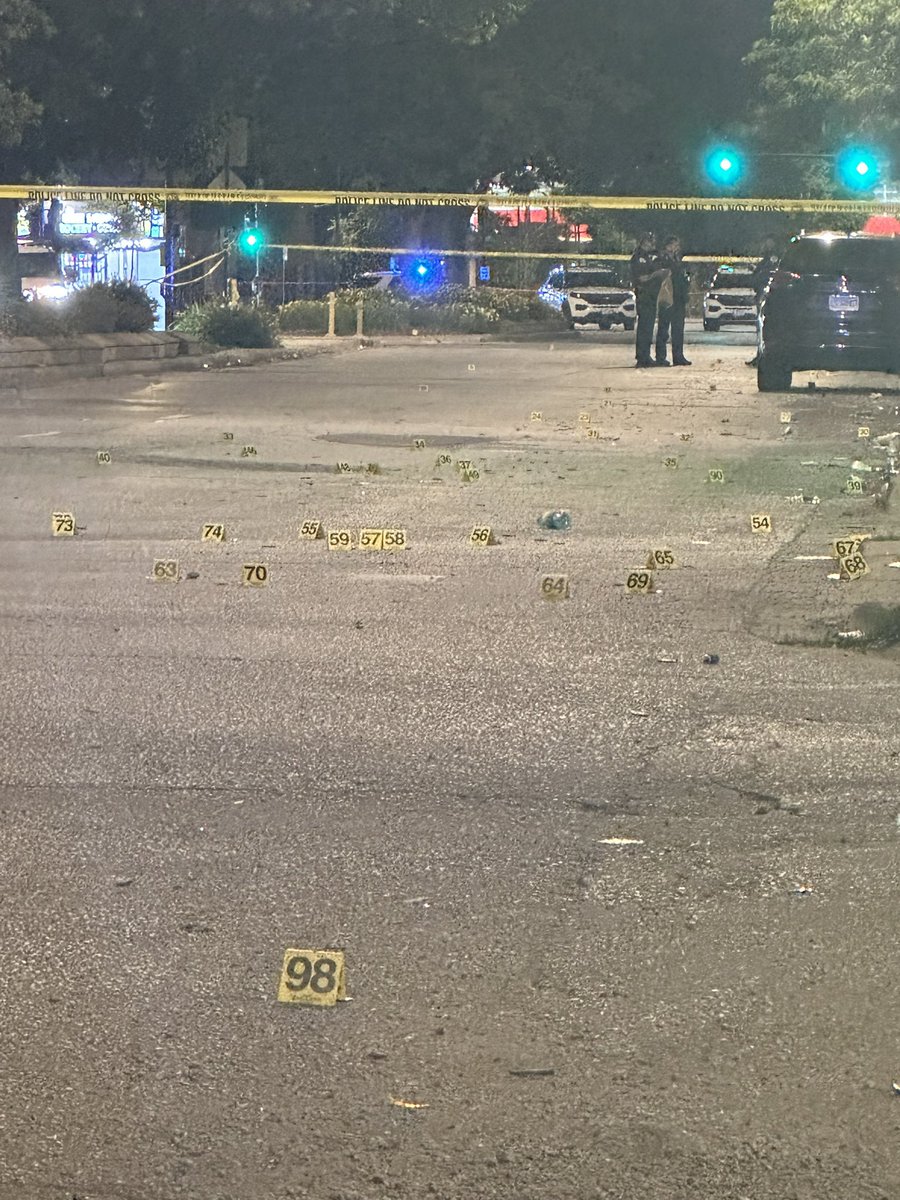 95th & Princeton MASS SHOOTING  12 PPL SHOT... Chicago Police are investigating a Mass Shooting that left 12 ppl wounded at a large gathering late last night. 