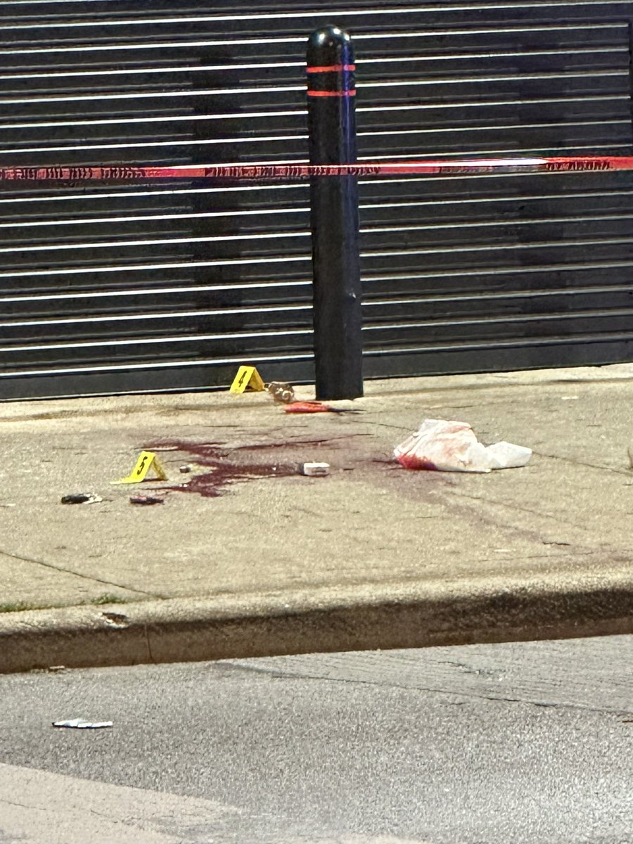 71st & Indiana MALE SHOT & KILLED Chicago Police are investigating a shooting that left a male dead late last night. Officers responded to calls of a person shot in front of a liquor store.  