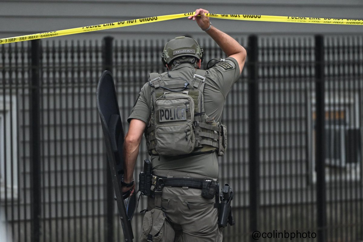 Chicago Police, SWAT respond to a reported shooting and barricade situation in the 4600 block of North Springfield Ave in Albany Park right now.