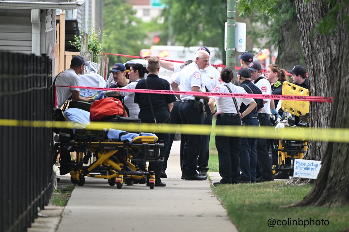 Chicago Police, SWAT respond to a reported shooting and barricade situation in the 4600 block of North Springfield Ave in Albany Park right now.