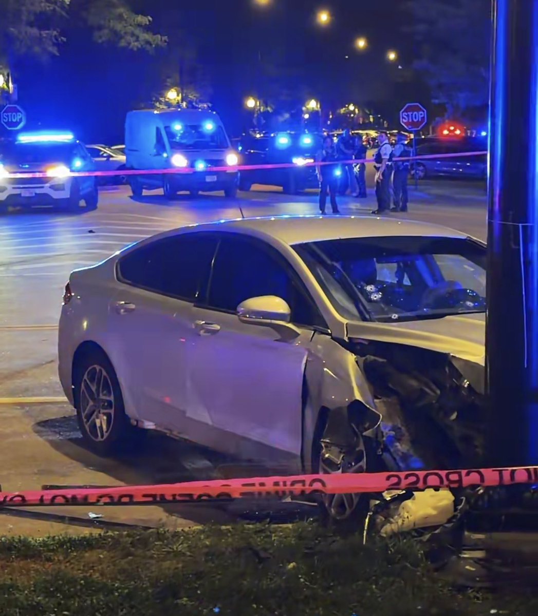 54th & S. Shore Dr.  2 PPL SHOT, 1 KILLED Chicago Police are investigating a deadly shooting that left a male dead and a female wounded in Hyde Park late last night. The shooting occurred around 11:12pm, CPD & UofC PD responded to calls of 2 ppl shot and a car55th & S. Shore Dr. 