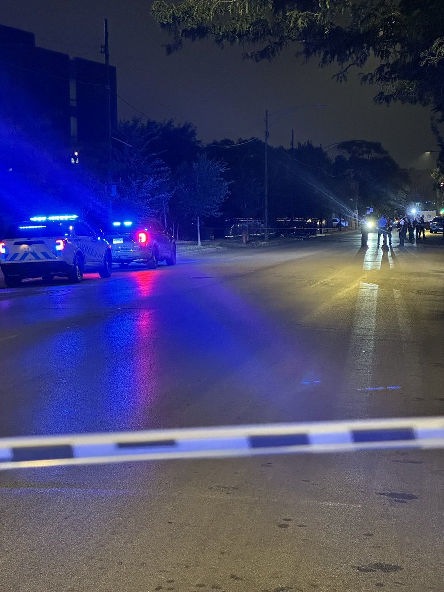 104th & Michigan  2 FEMALES SHOT, 1 KILLED Chicago Police are investigating a double shooting that left a 2 females shot, 1 dead overnight in Roseland. The shooting occurred around 12:49am, officers responded to calls of 2 ppl shot and a car crash. 