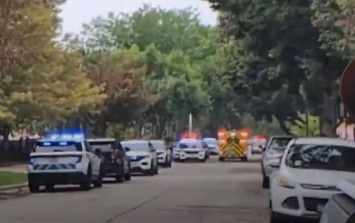 52nd & Lotus  2 PPL SHOT & KILLED... Chicago Police are investigating a murder-suicide that left a at Mark Twain Elementary School