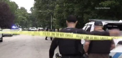 Lake & Pine MASS SHOOTING  4 PPL SHOT Chicago Police are investigating a Mass Shooting that left 4 ppl wounded, 2 critically. The shooting occurred around 9:37am, officers responded to calls of shots fired and several ppl shot.