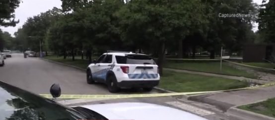 Lake & Pine MASS SHOOTING  4 PPL SHOT Chicago Police are investigating a Mass Shooting that left 4 ppl wounded, 2 critically. The shooting occurred around 9:37am, officers responded to calls of shots fired and several ppl shot.  