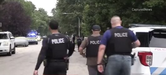 Lake & Pine MASS SHOOTING  4 PPL SHOT Chicago Police are investigating a Mass Shooting that left 4 ppl wounded, 2 critically. The shooting occurred around 9:37am, officers responded to calls of shots fired and several ppl shot.  