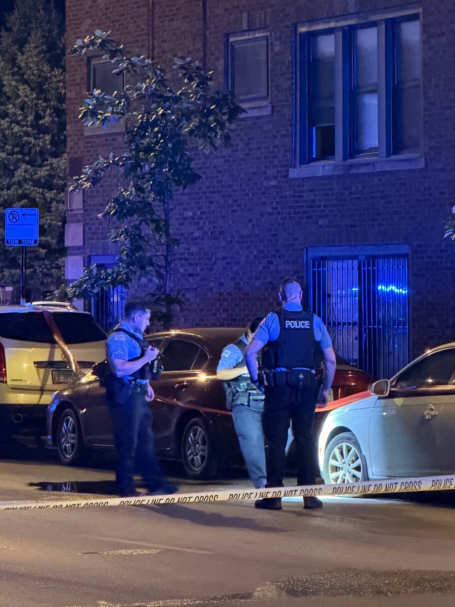 Laramie & Augusta  TEEN SHOT & KILLED Chicago Police are investigating a shooting that left a Teenage boy dead last night. The shooting occurred around 8:33pm, officers responded to calls of a person shot near the alley.  