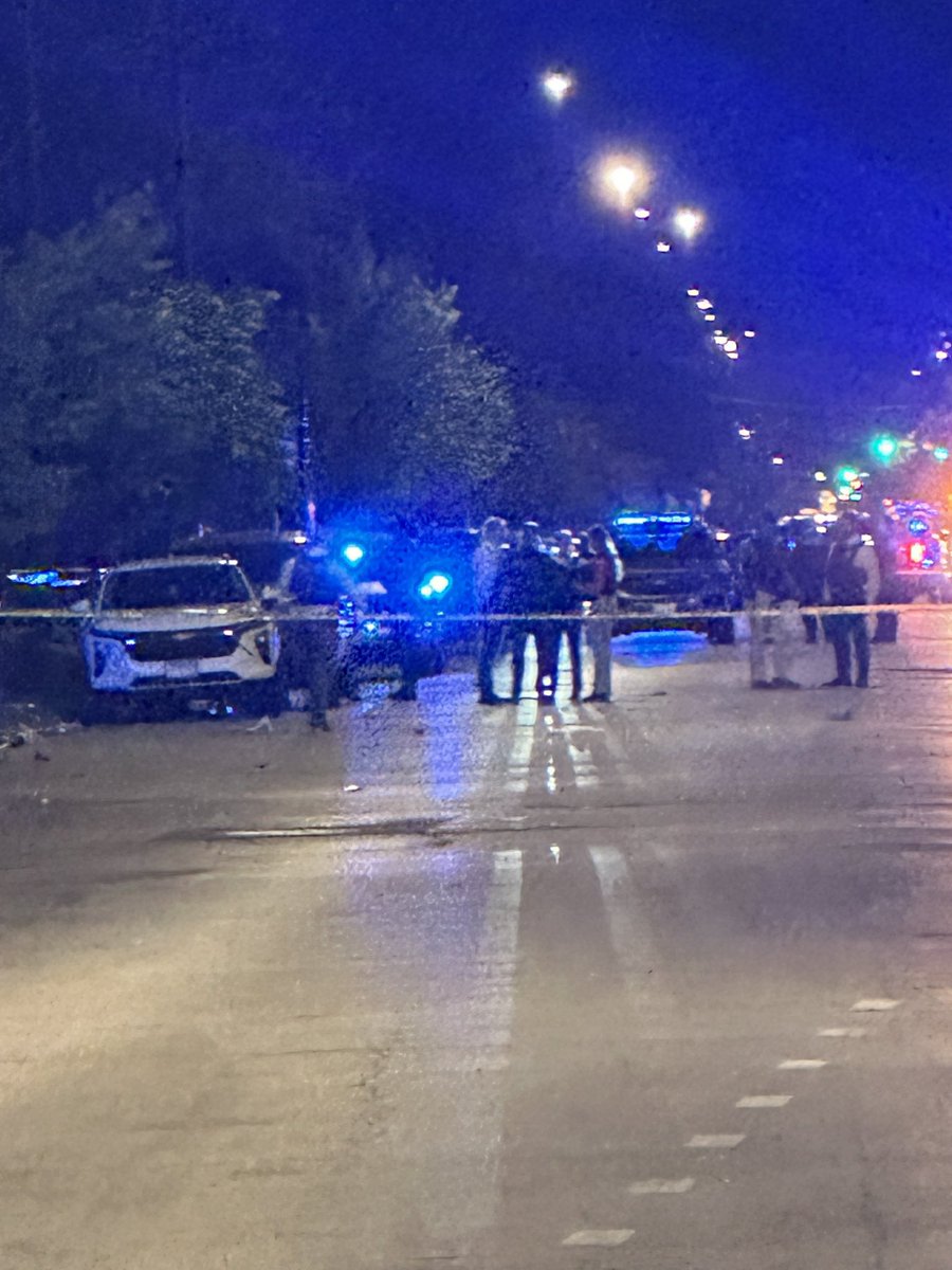 Chicago Police are investigating a Mass Shooting that left 15 ppl wounded, 1 dead during a large gathering in Washington Park. The shooting occurred around 11:37pm, Officers were on scene monitoring a large 