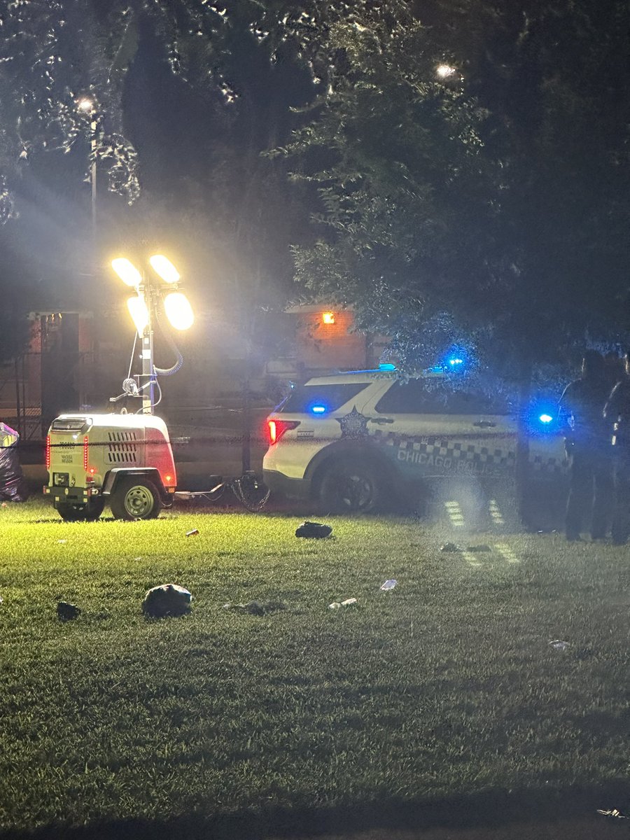Chicago Police are investigating a Mass Shooting that left 15 ppl wounded, 1 dead during a large gathering in Washington Park. The shooting occurred around 11:37pm, Officers were on scene monitoring a large 