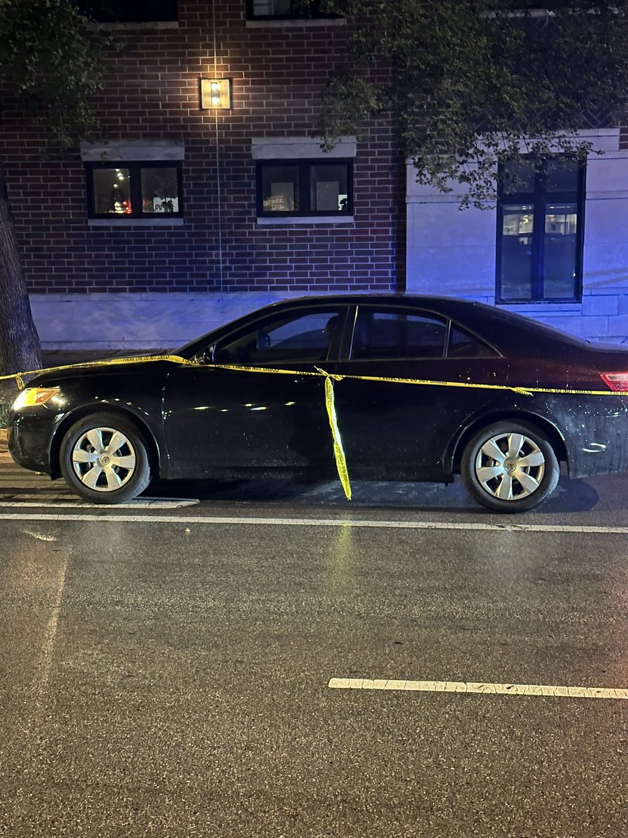 32-yr-old Antonio Hollis Jr. has been identified by the Cook County M.E. As the male shot & killed in a triple shooting over the weekend.