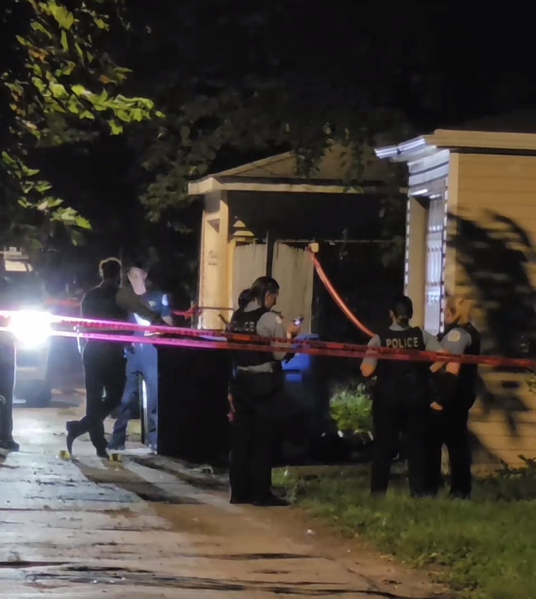 65th & Bishop/Laflin MALE SHOT & KILLED Chicago Police are investigating a deadly shooting the left a male dead in an alley in Englewood overnight. 