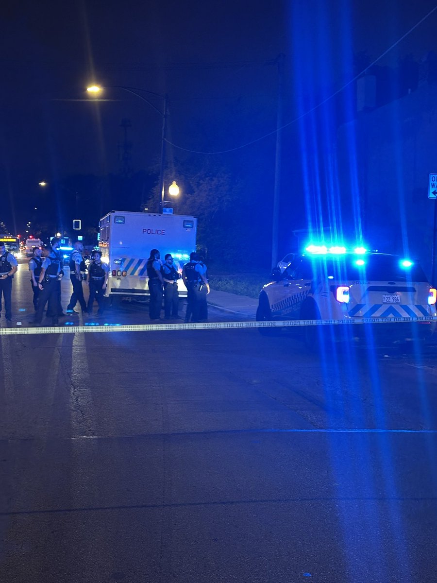 Pulaski & Ontario  MALE SHOT Chicago Police are investigating a shooting that left a male wounded in West Garfield Park. The shooting occurred around 12:23am, officers responded to a call of a person shot, when they arrived 