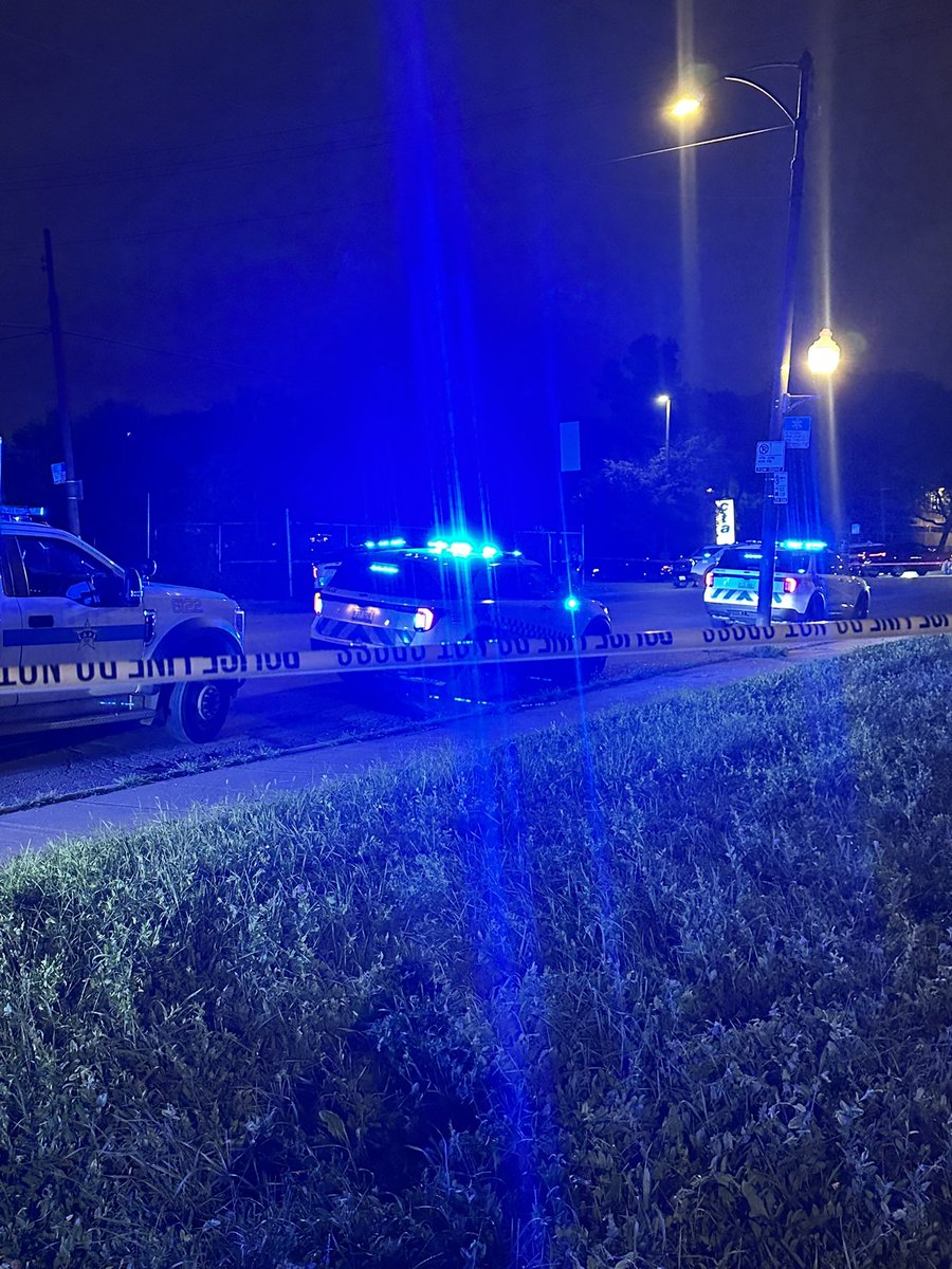 Pulaski & Ontario  MALE SHOT Chicago Police are investigating a shooting that left a male wounded in West Garfield Park. The shooting occurred around 12:23am, officers responded to a call of a person shot, when they arrived 