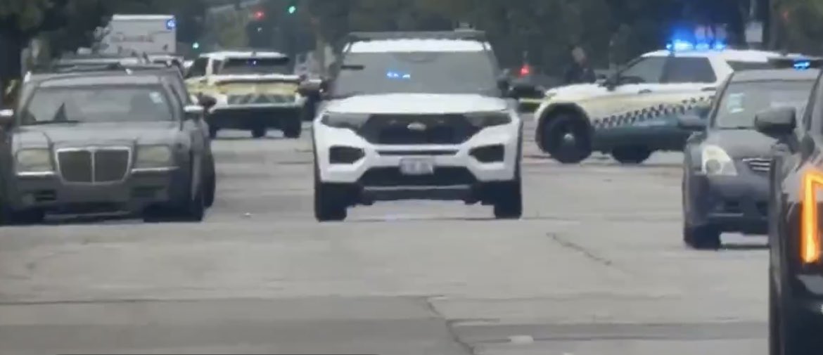 Chicago Ave & Spaulding MASS SHOOTING 7 PPL SHOT Chicago Police are on scene of a Mass Shooting that left at least 7 ppl shot, 1 person was hit by a car. 