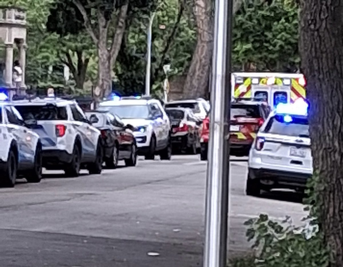 Hamlin & Adams  MALE SHOT Chicago Police are investigating a shooting that left a male wounded in West Garfield Park this afternoon.  
