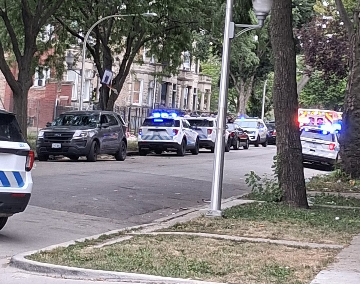 Hamlin & Adams  MALE SHOT Chicago Police are investigating a shooting that left a male wounded in West Garfield Park this afternoon.  