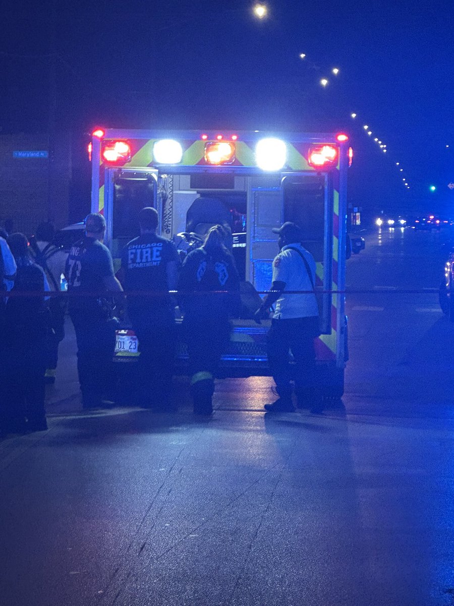 79th & Maryland  2 PPL SHOT Chicago Police are investigating a double shooting that left 2 males critically wounded. The shooting occurred around 7:45pm, CPD & Cook County Sheriff's responded to calls of 2 ppl shot. 