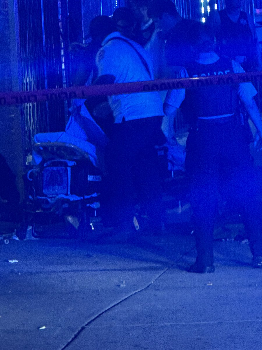 79th & Maryland  2 PPL SHOT Chicago Police are investigating a double shooting that left 2 males critically wounded. The shooting occurred around 7:45pm, CPD & Cook County Sheriff's responded to calls of 2 ppl shot. 