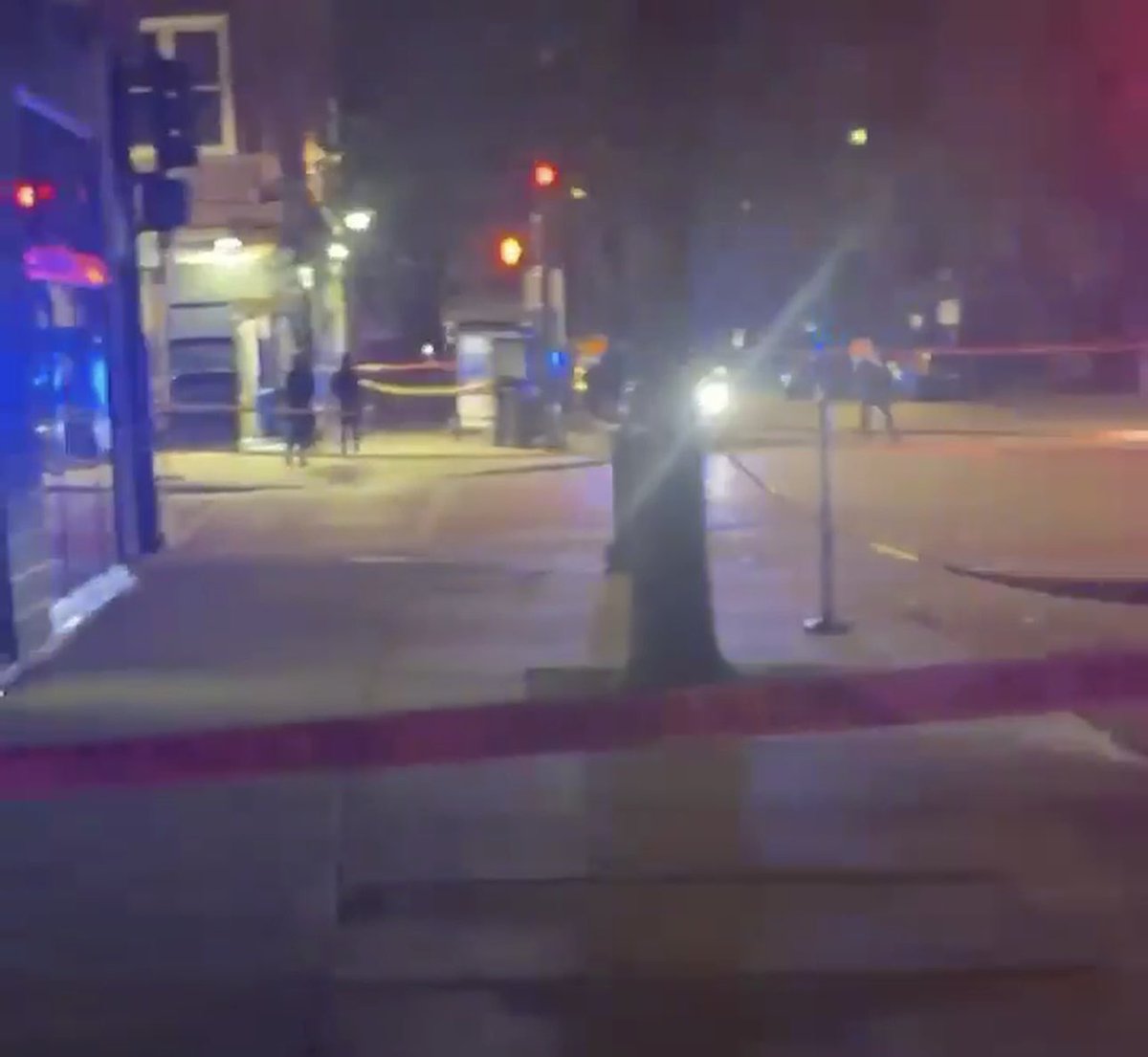 87th & Commercial  3 PPL SHOT Chicago Police are investigating a triple shooting that left 3 males wounded in South Chicago tonight. The shooting occurred around 8pm, officers responded to calls of 3 ppl shot. When they arrived, they found a 32-yr-old male with a87th & Commercial 3 PPL SHOT Chicago Police are on scene for multiple gunshot victims 