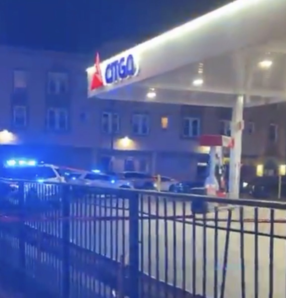 76th-74th & Cottage MALE SHOT & KILLED Chicago Police are on scene investigating a deadly shooting that left a male dead tonight. The shooting occurred around 7:00pm, officers responded to calls of a person shot followed by a car crash.