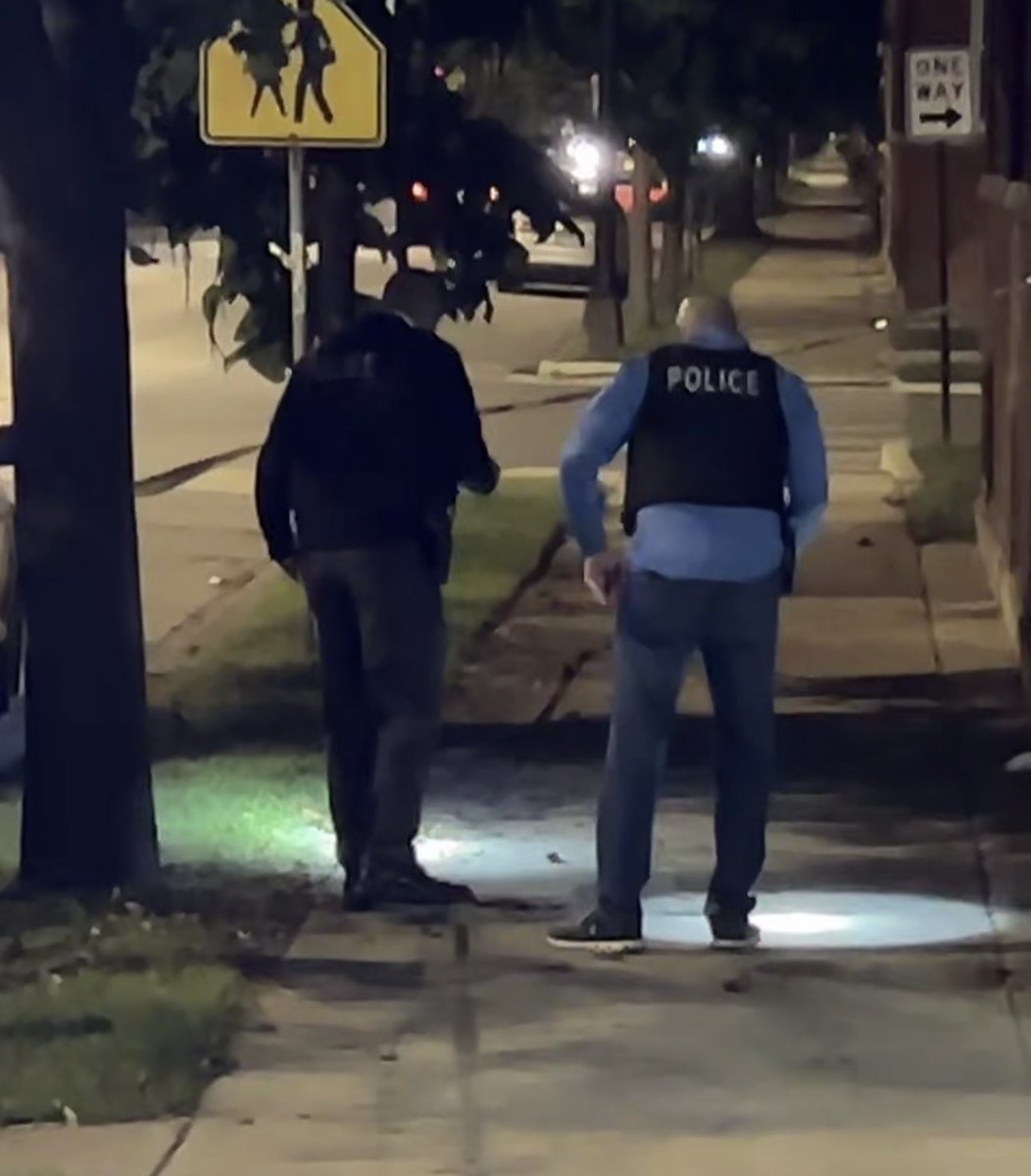 76th & Eberhart MALE SHOT & KILLED Chicago Police are investigating a deadly shooting that left a male dead late last night. The shooting occurred around 10:38pm, officers responded to calls of a person shot. When they arrived, they found a 54-yr-old male on the sidewalk