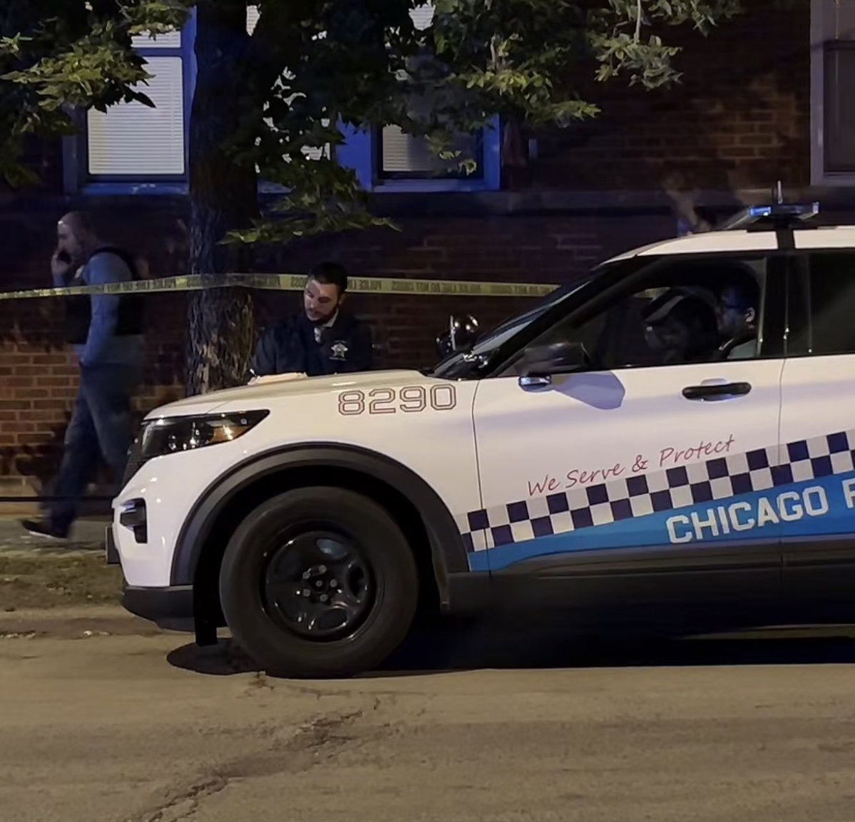 76th & Eberhart MALE SHOT & KILLED Chicago Police are investigating a deadly shooting that left a male dead late last night. The shooting occurred around 10:38pm, officers responded to calls of a person shot. When they arrived, they found a 54-yr-old male on the sidewalk